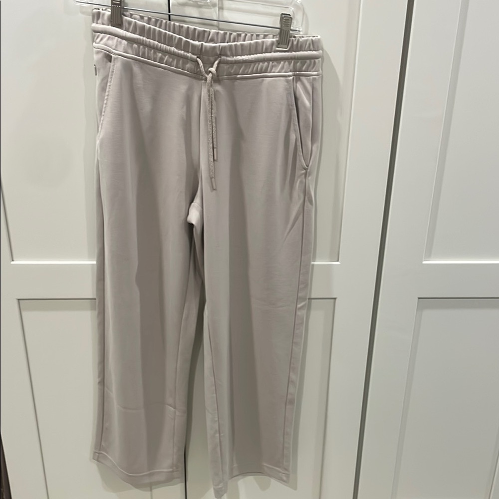 ATHLETA size sm beige wide leg crop athleisure pants, air essential